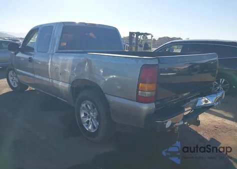 2002 Chevrolet Silverado 1500 Ls z USA, uszkodzony, nr VIN 2GCEC19T321305306